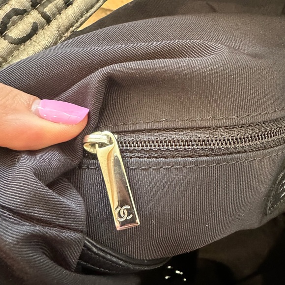 Chanel Unlimited Messenger Bag Nylon Large - Picture 14 of 17